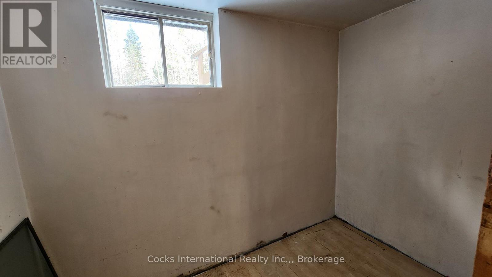 44 Expressway Road, Perry, ON - Indoor Photo Showing Other Room