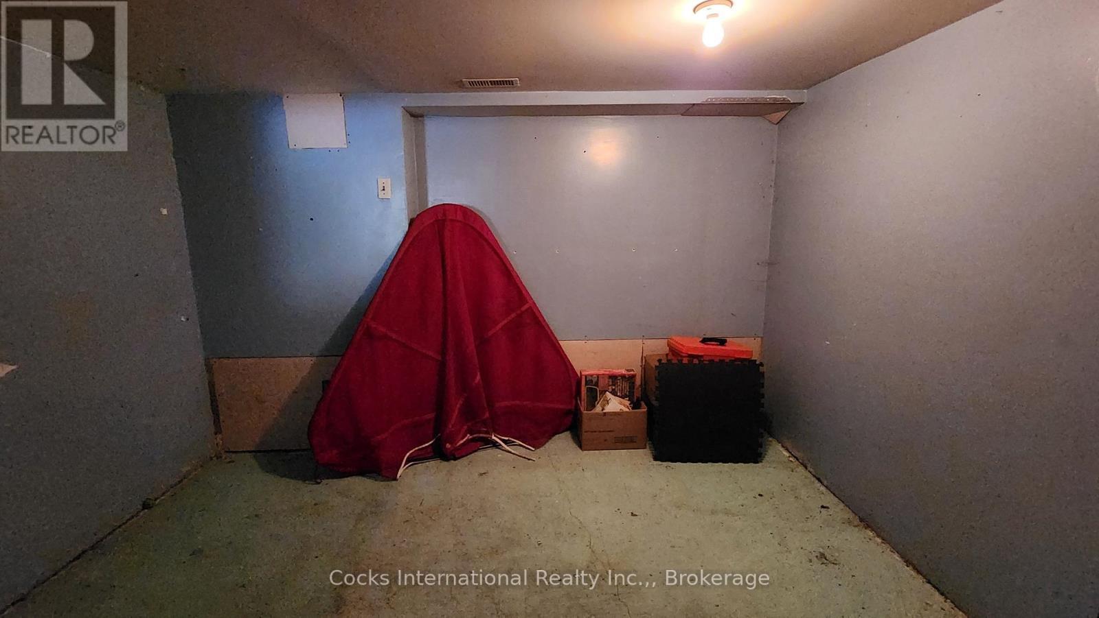 44 Expressway Road, Perry, ON - Indoor