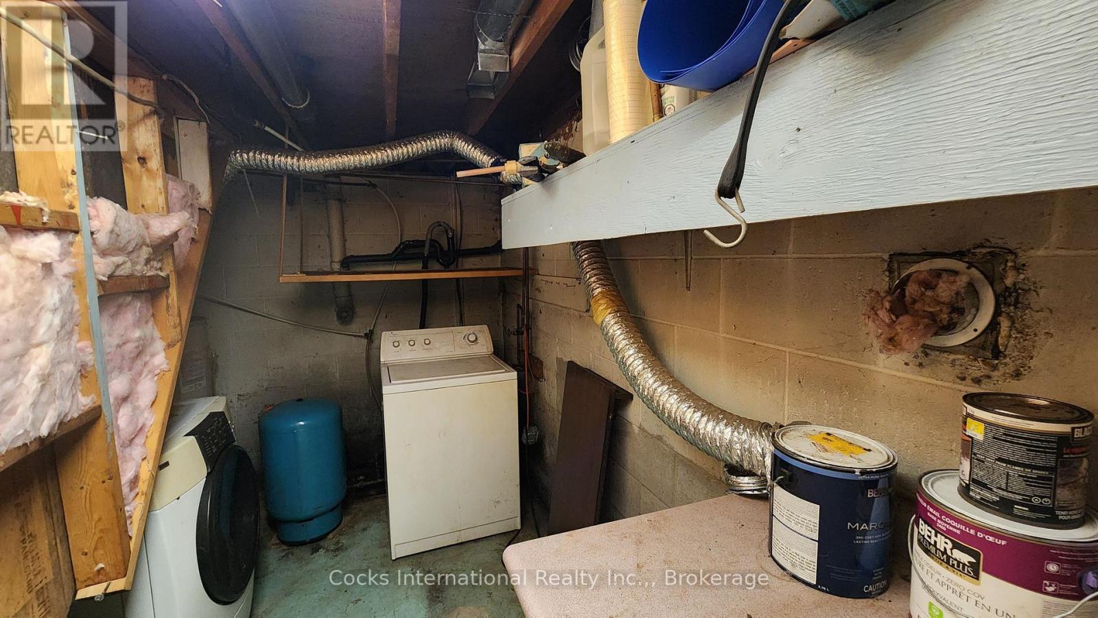 44 Expressway Road, Perry, ON - Indoor Photo Showing Laundry Room