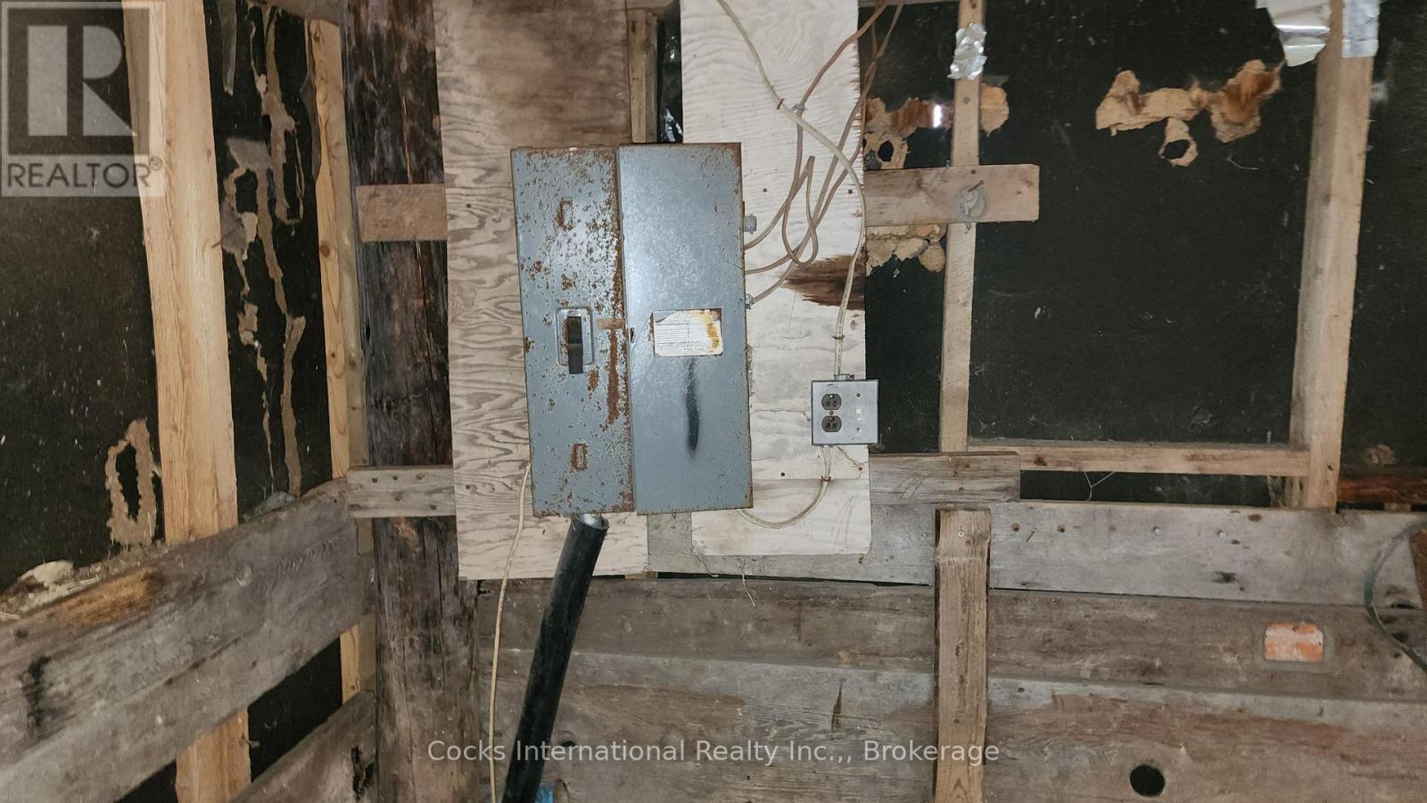 44 Expressway Road, Perry, ON -