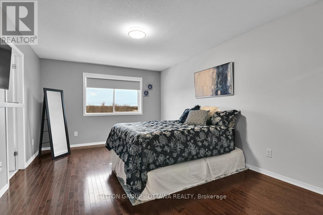 214 Trail Side Circle, Ottawa, ON - Indoor Photo Showing Bedroom