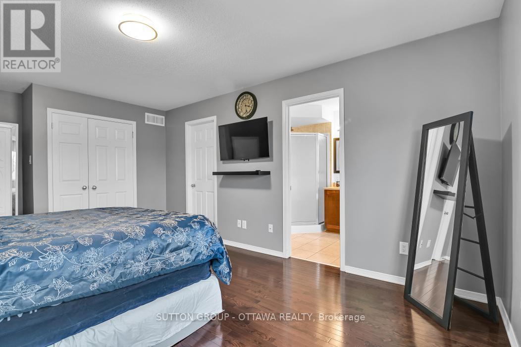 214 Trail Side Circle, Ottawa, ON - Indoor Photo Showing Bedroom