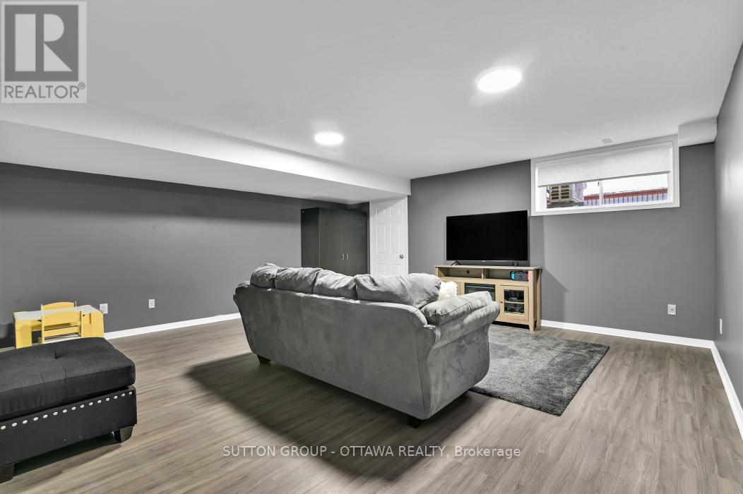 214 Trail Side Circle, Ottawa, ON - Indoor Photo Showing Other Room