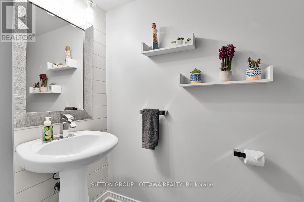 214 Trail Side Circle, Ottawa, ON - Indoor Photo Showing Bathroom