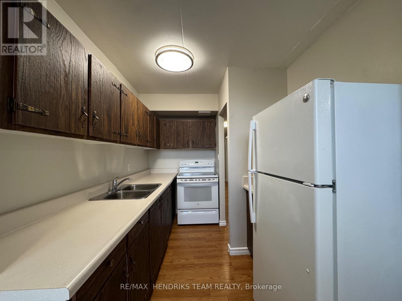 B312 - 80 Rockwood Avenue, St. Catharines (Secord Woods), ON - Indoor Photo Showing Kitchen With Double Sink