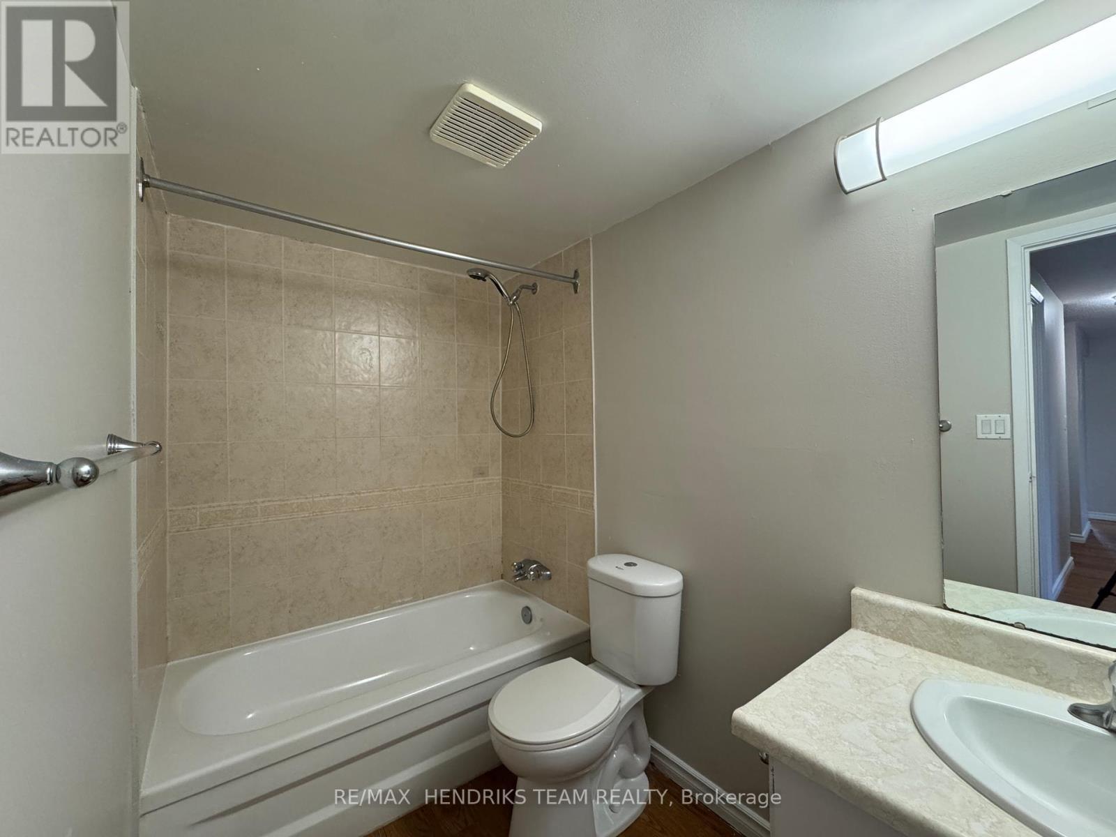 B312 - 80 Rockwood Avenue, St. Catharines (Secord Woods), ON - Indoor Photo Showing Bathroom