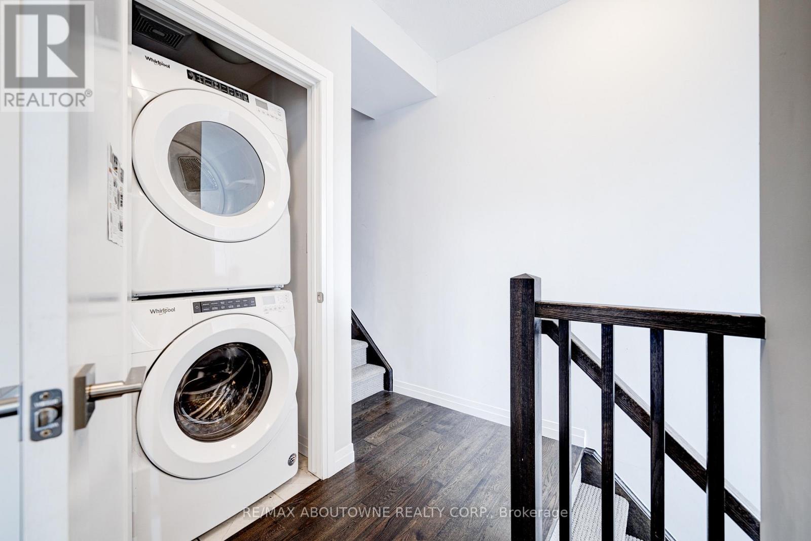 19 Ritchie Lane, Hamilton, ON - Indoor Photo Showing Laundry Room