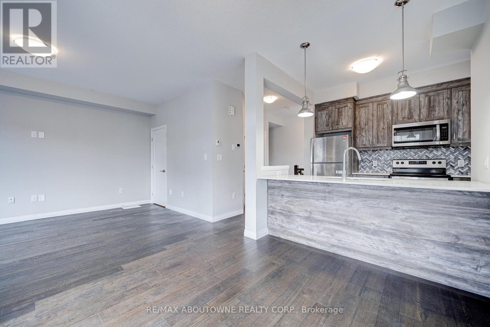 19 Ritchie Lane, Hamilton, ON - Indoor Photo Showing Kitchen