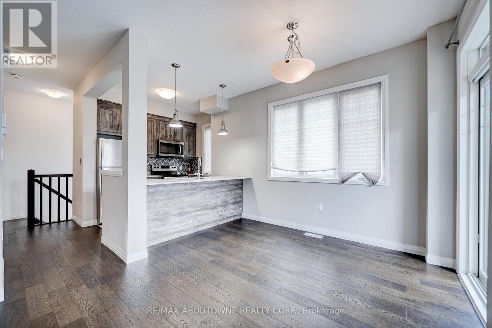 19 Ritchie Lane, Hamilton, ON - Indoor Photo Showing Kitchen