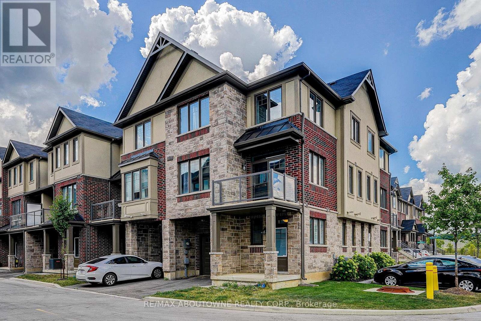 19 Ritchie Lane, Hamilton, ON - Outdoor With Balcony With Facade