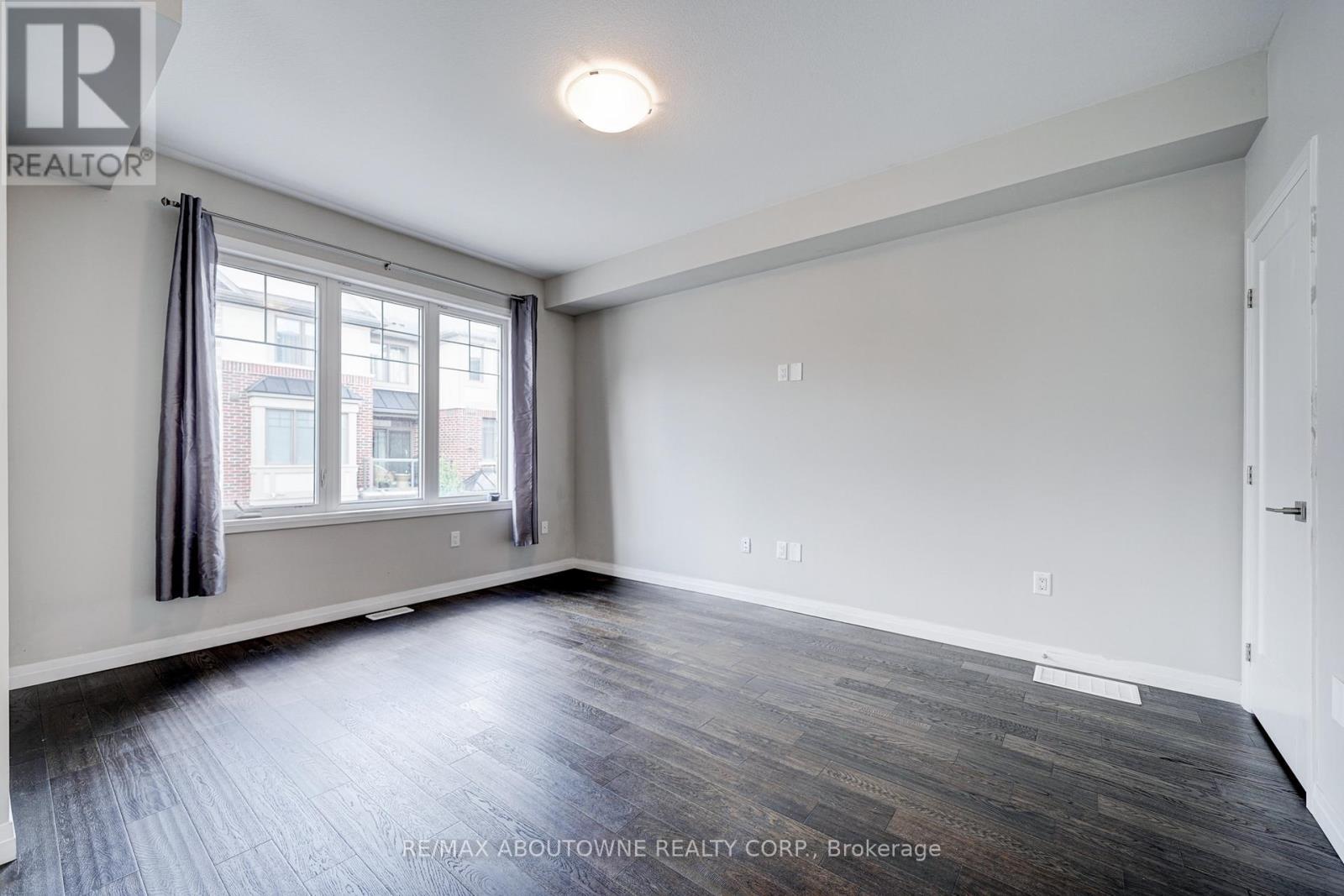 19 Ritchie Lane, Hamilton, ON - Indoor Photo Showing Other Room