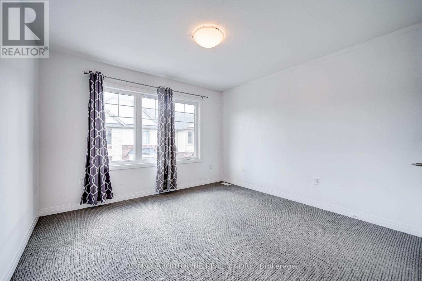 19 Ritchie Lane, Hamilton, ON - Indoor Photo Showing Other Room