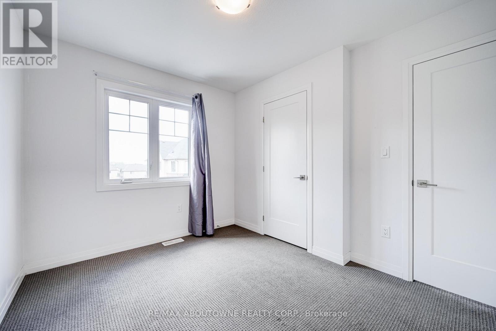 19 Ritchie Lane, Hamilton, ON - Indoor Photo Showing Other Room