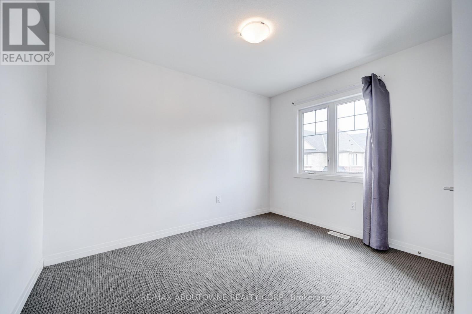 19 Ritchie Lane, Hamilton, ON - Indoor Photo Showing Other Room