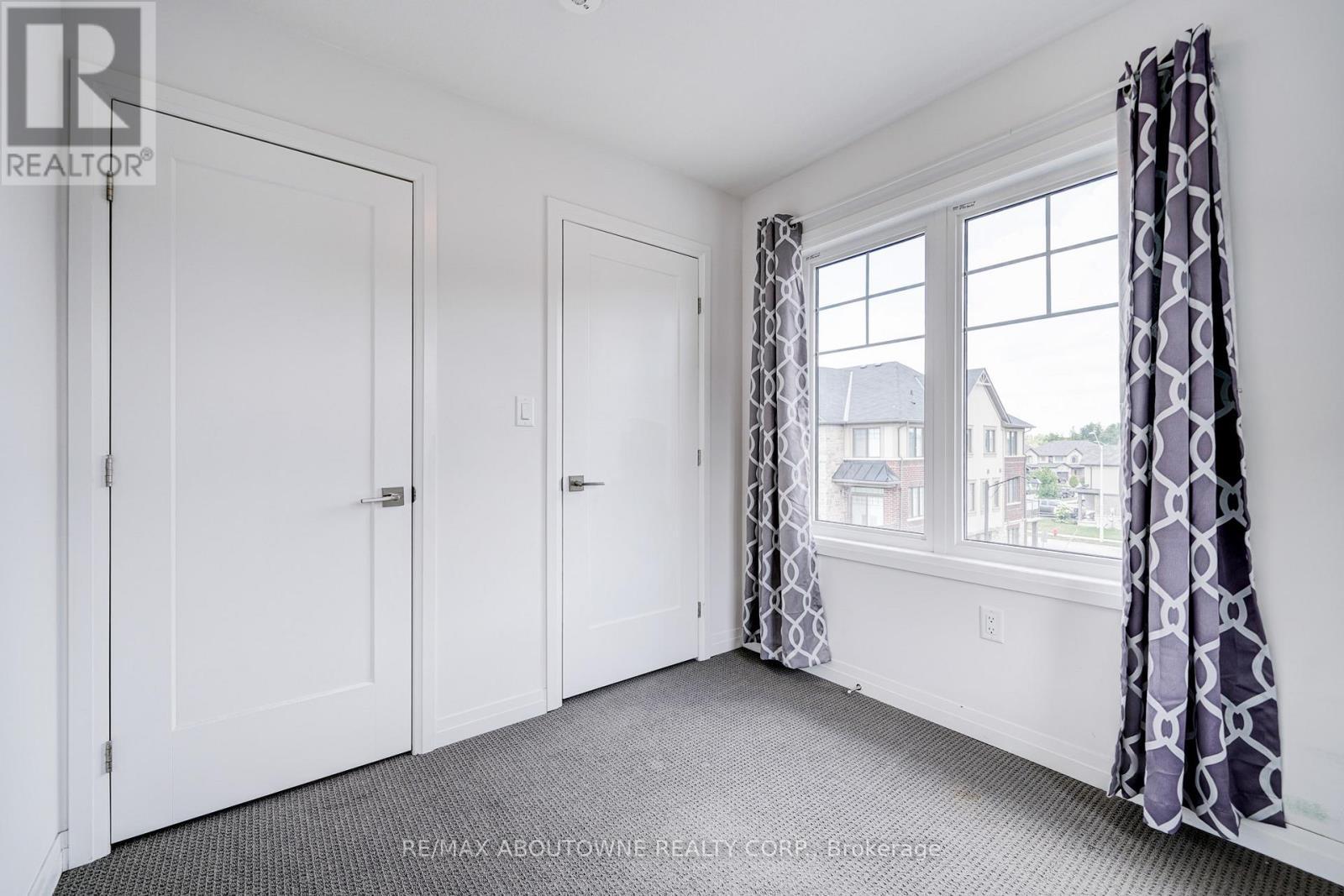 19 Ritchie Lane, Hamilton, ON - Indoor Photo Showing Other Room