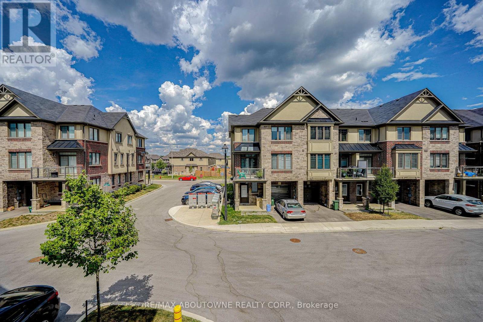 19 Ritchie Lane, Hamilton, ON - Outdoor With Balcony With Facade