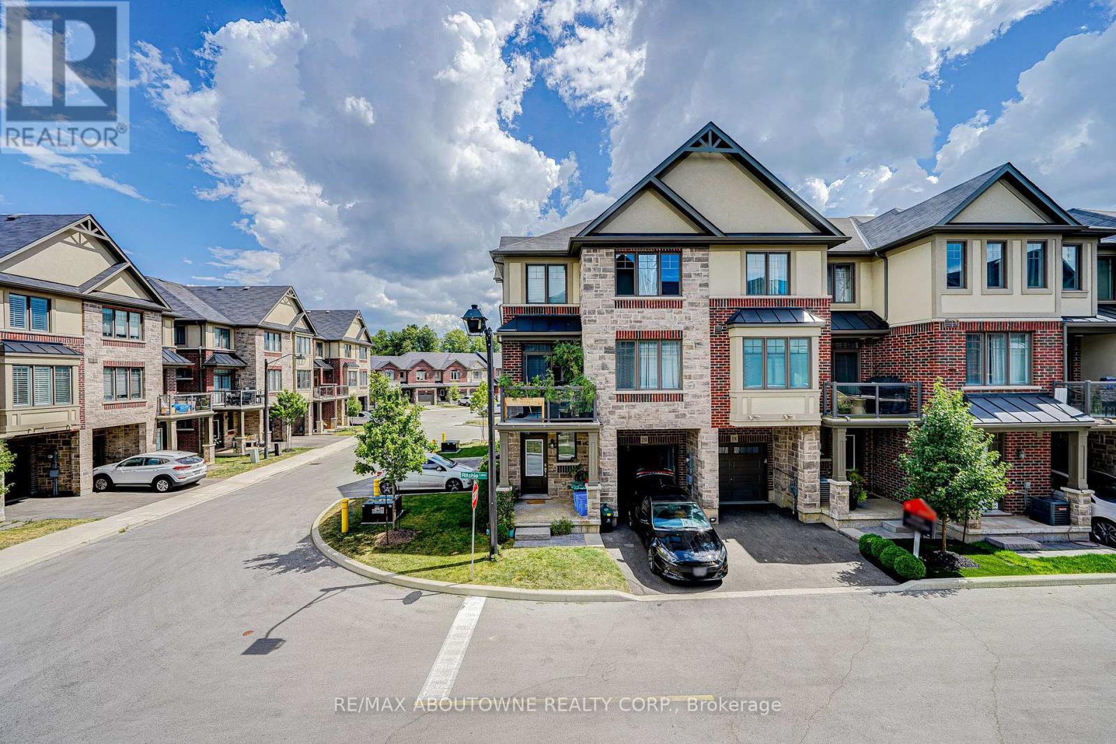 19 Ritchie Lane, Hamilton, ON - Outdoor With Balcony With Facade