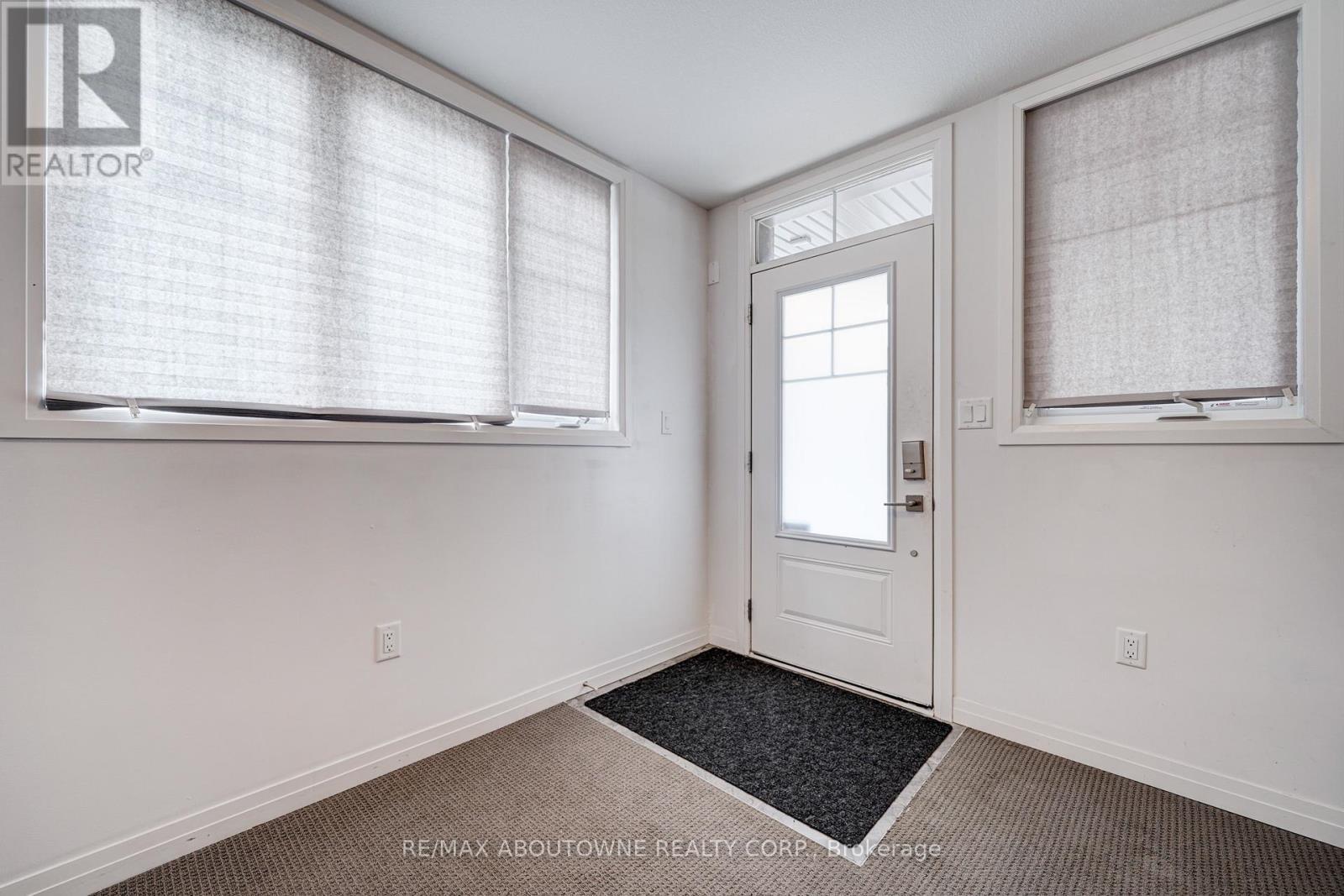 19 Ritchie Lane, Hamilton, ON - Indoor Photo Showing Other Room