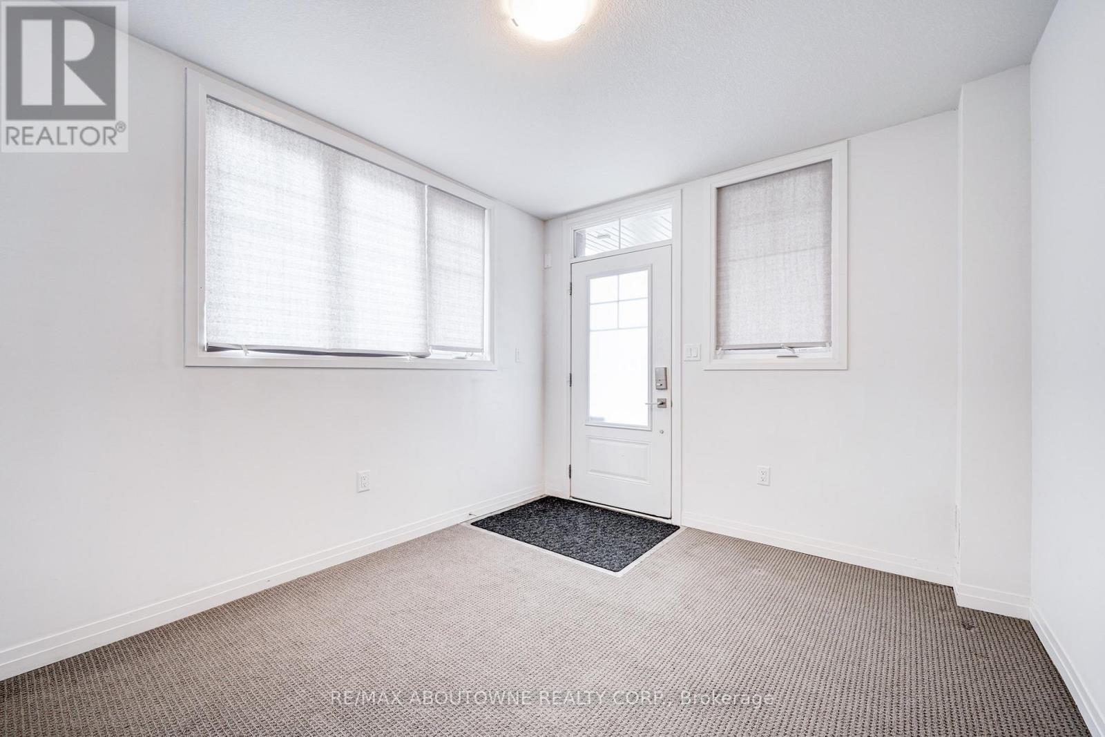 19 Ritchie Lane, Hamilton, ON - Indoor Photo Showing Other Room