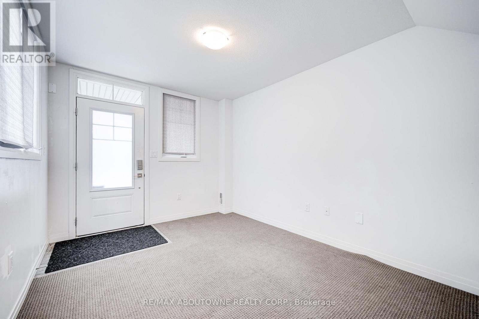 19 Ritchie Lane, Hamilton, ON - Indoor Photo Showing Other Room