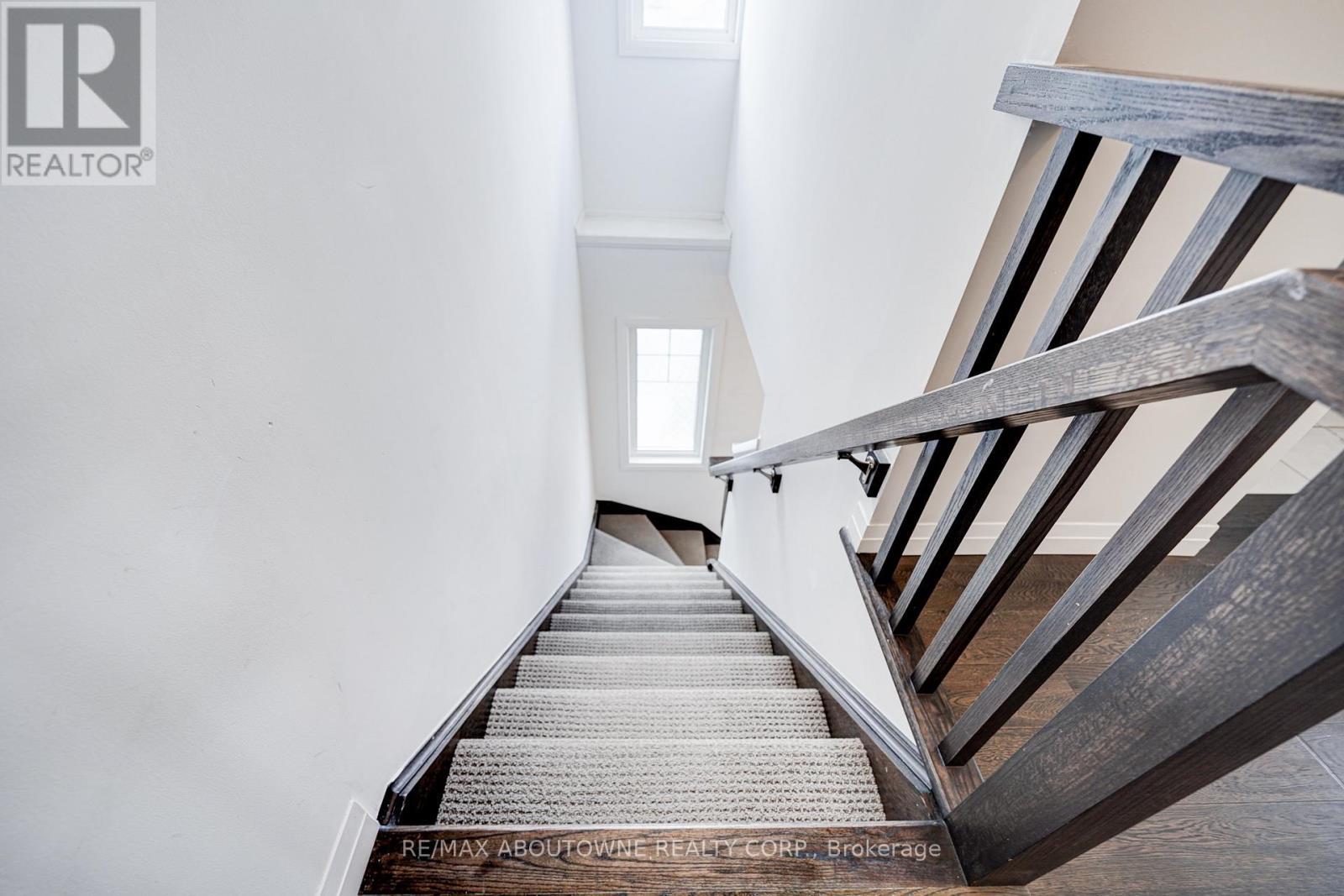 19 Ritchie Lane, Hamilton, ON - Indoor Photo Showing Other Room