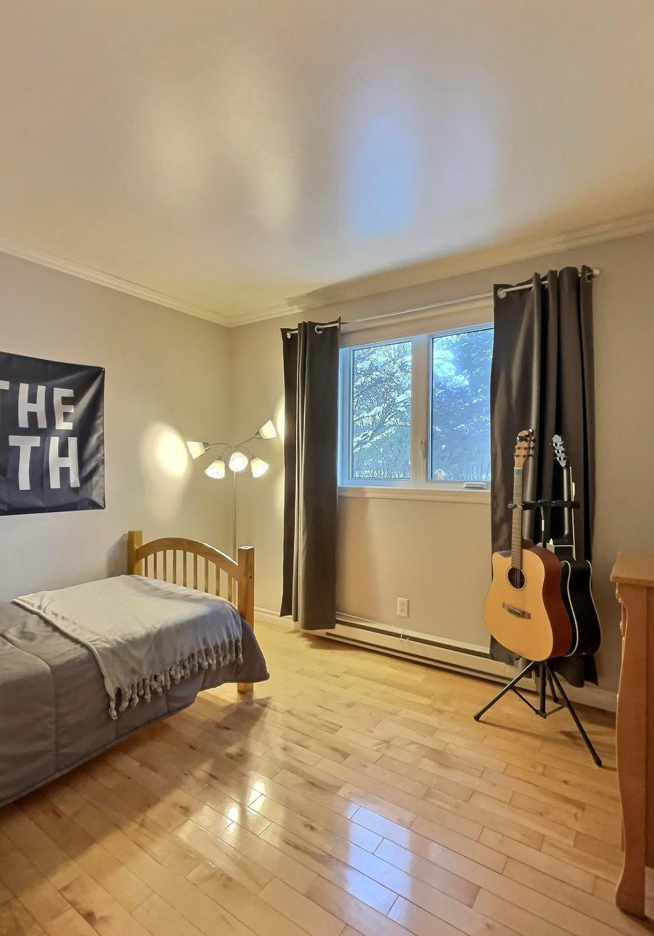 Chambre à coucher - 110 Rue De Callières, Trois-Rivières, QC - Indoor Photo Showing Bedroom