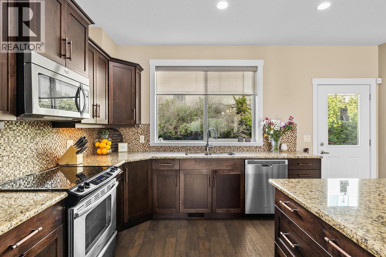 3359 Cougar Road Unit# 19, West Kelowna, BC - Indoor Photo Showing Kitchen With Stainless Steel Kitchen With Upgraded Kitchen