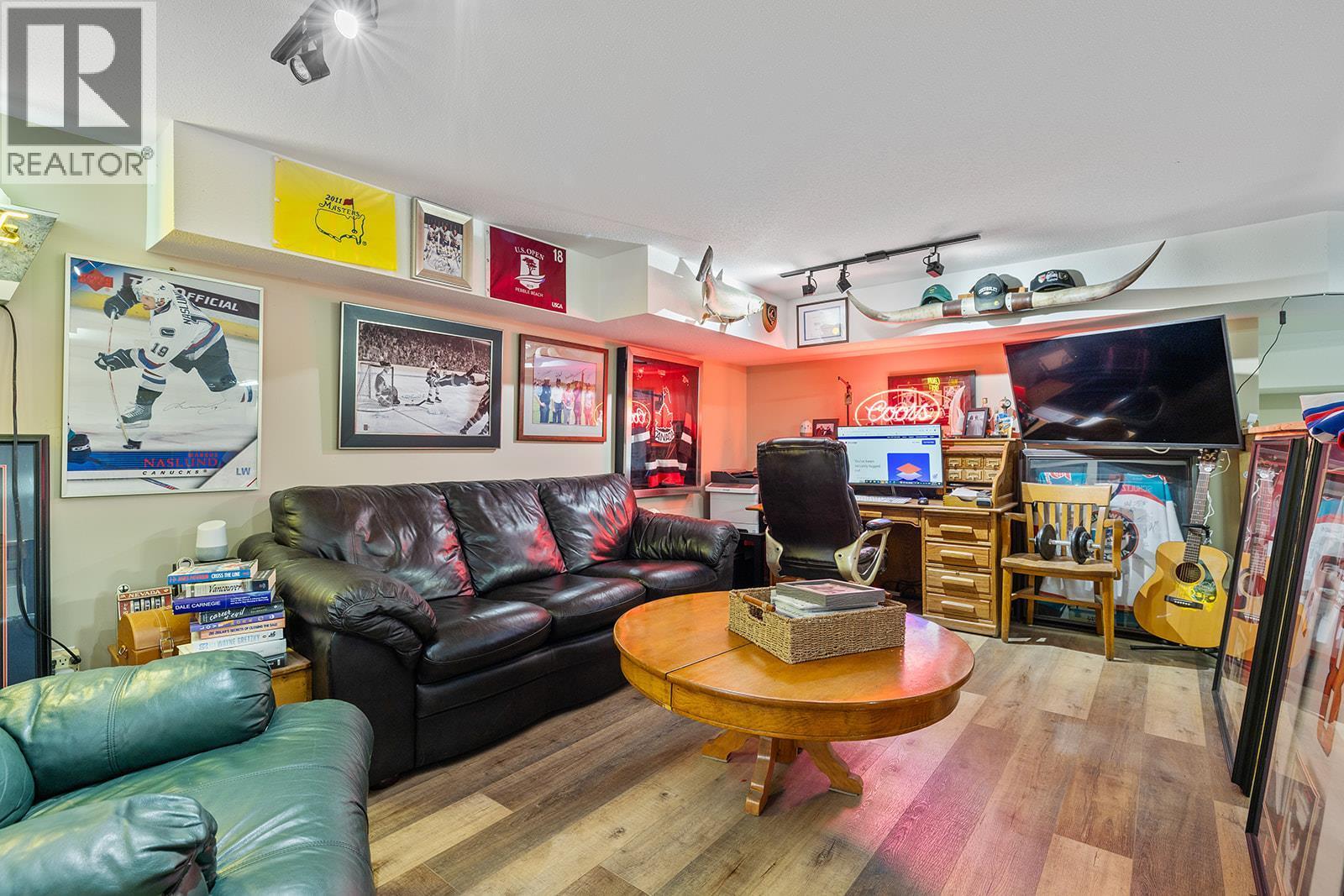 3359 Cougar Road Unit# 19, West Kelowna, BC - Indoor Photo Showing Living Room