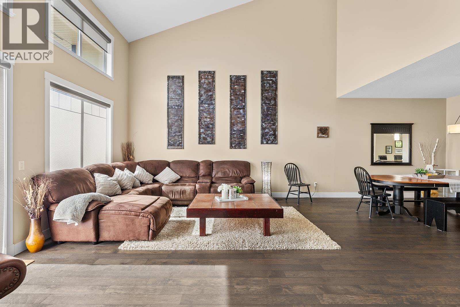 3359 Cougar Road Unit# 19, West Kelowna, BC - Indoor Photo Showing Living Room