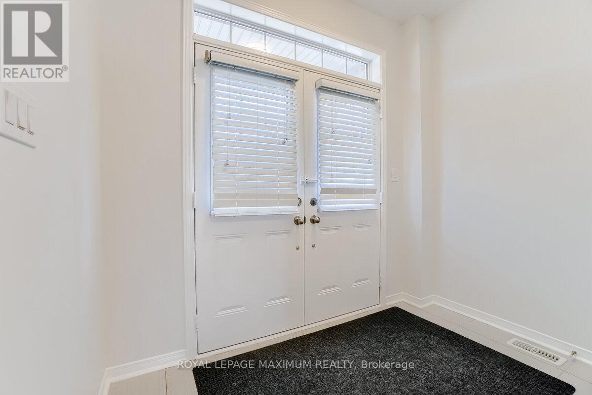 160 Gentile Circle, Vaughan, ON - Indoor Photo Showing Other Room