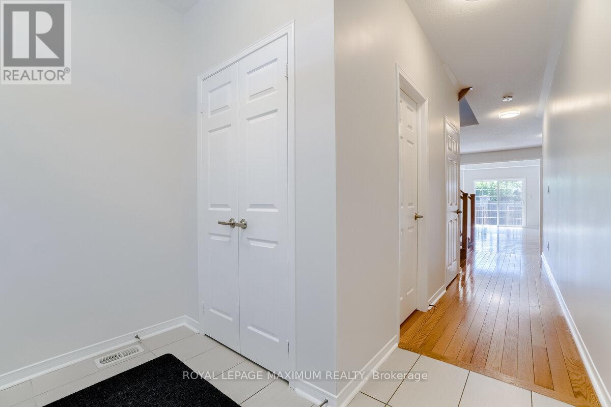 160 Gentile Circle, Vaughan, ON - Indoor Photo Showing Other Room