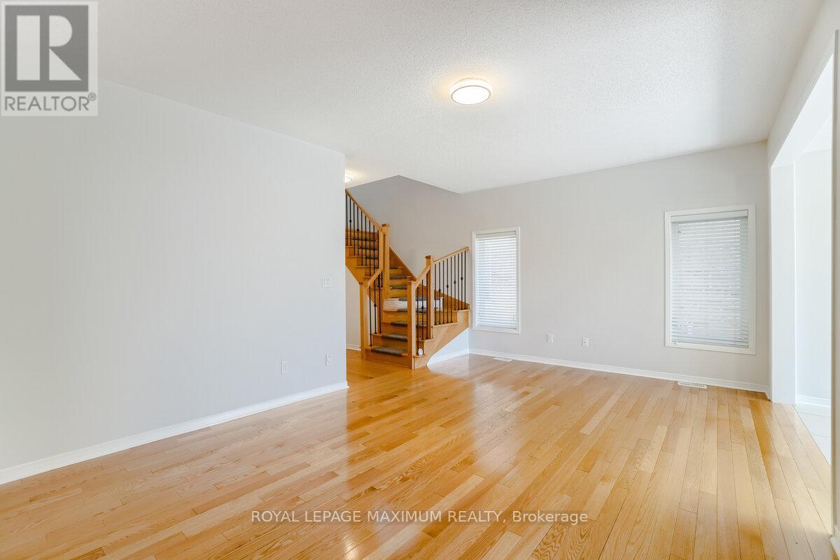 160 Gentile Circle, Vaughan, ON - Indoor Photo Showing Other Room