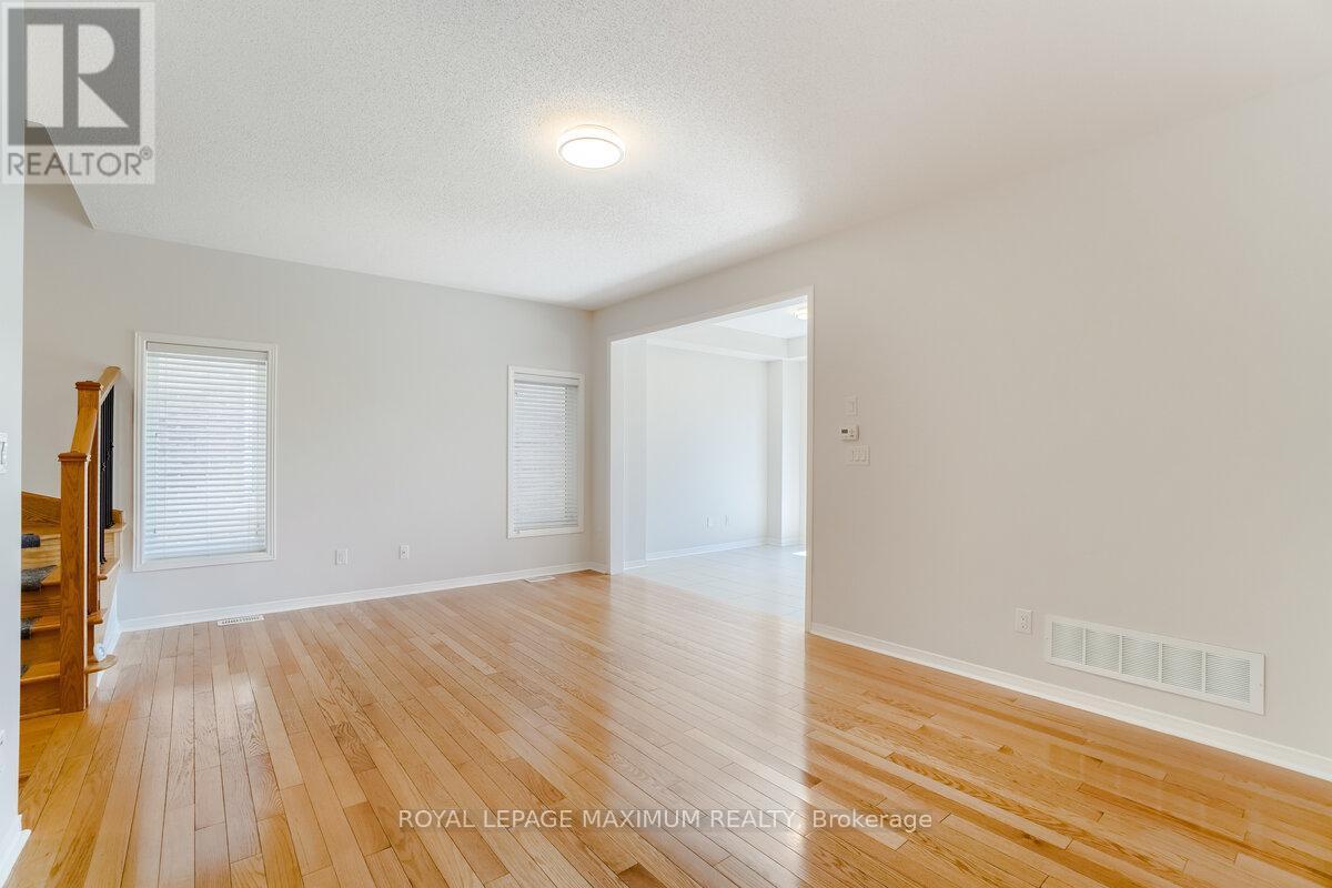 160 Gentile Circle, Vaughan, ON - Indoor Photo Showing Other Room
