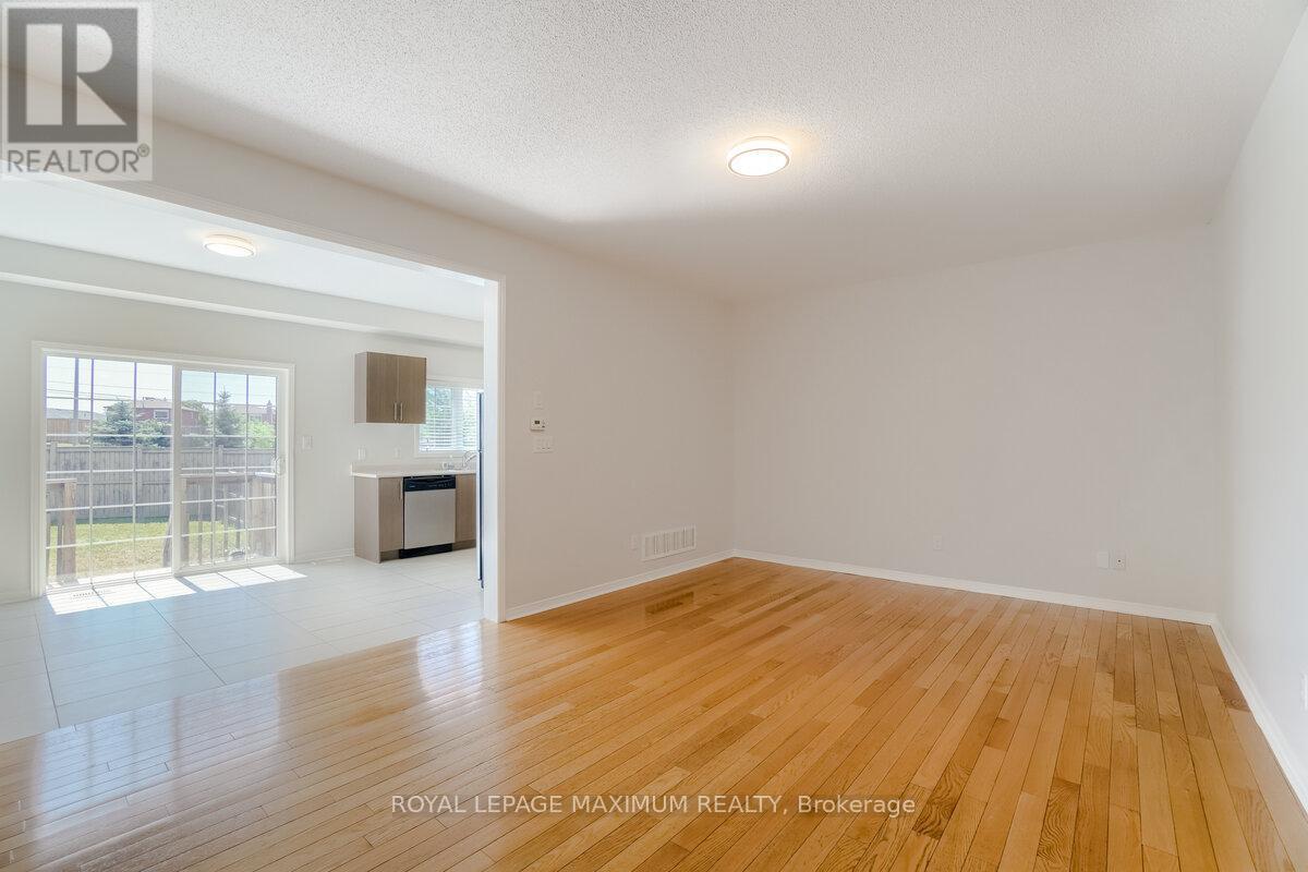 160 Gentile Circle, Vaughan, ON - Indoor Photo Showing Other Room