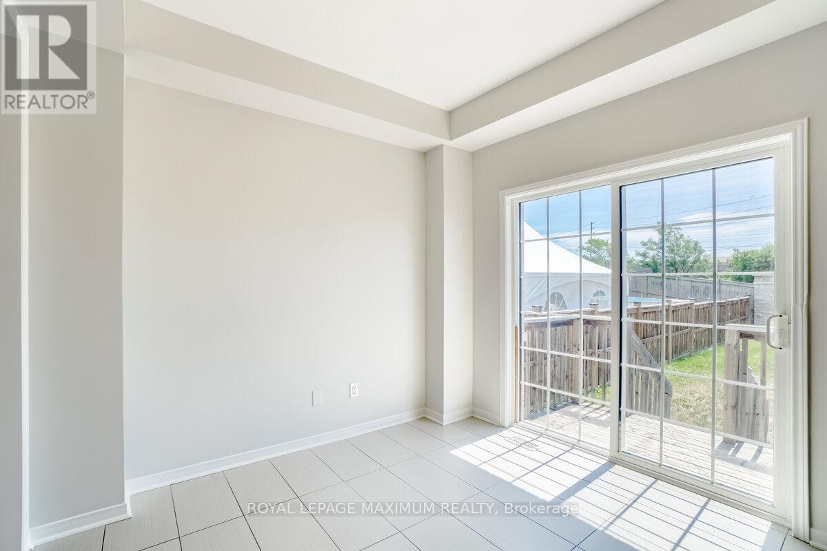 160 Gentile Circle, Vaughan, ON - Indoor Photo Showing Other Room