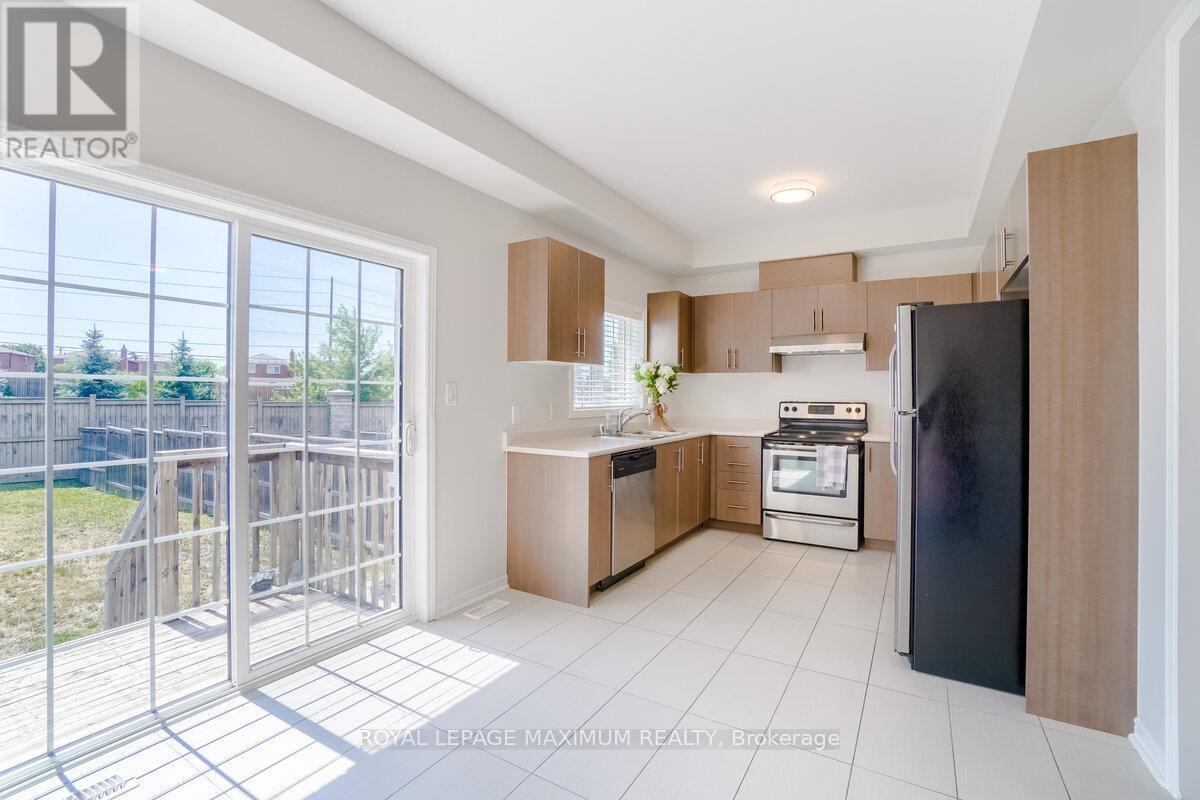 160 Gentile Circle, Vaughan, ON - Indoor Photo Showing Kitchen