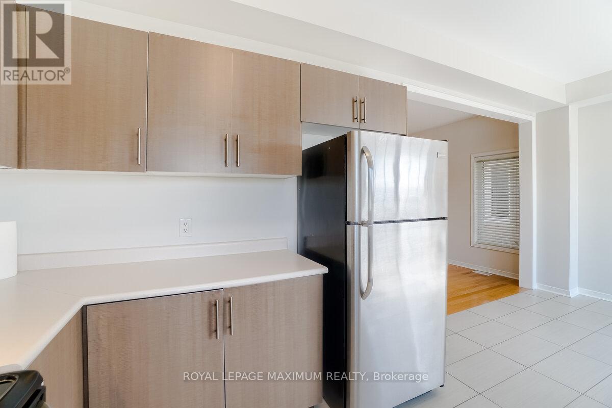 160 Gentile Circle, Vaughan, ON - Indoor Photo Showing Kitchen