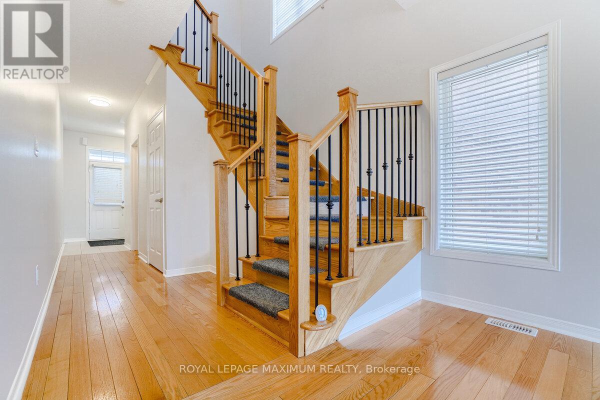 160 Gentile Circle, Vaughan, ON - Indoor Photo Showing Other Room