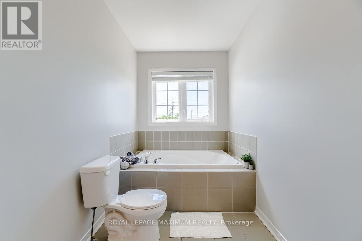 160 Gentile Circle, Vaughan, ON - Indoor Photo Showing Bathroom