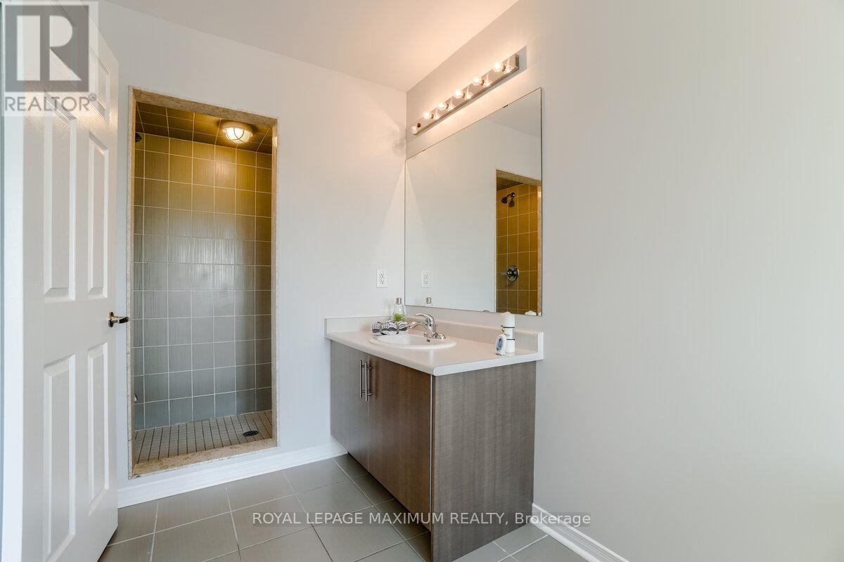 160 Gentile Circle, Vaughan, ON - Indoor Photo Showing Bathroom