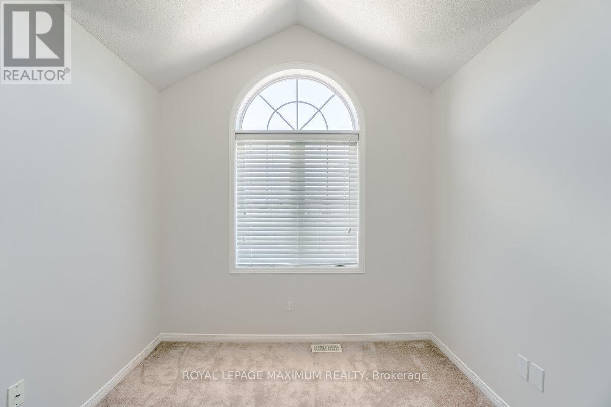160 Gentile Circle, Vaughan, ON - Indoor Photo Showing Other Room