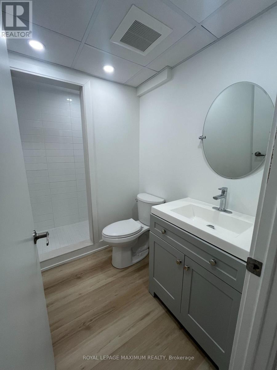 160 Gentile Circle, Vaughan, ON - Indoor Photo Showing Bathroom