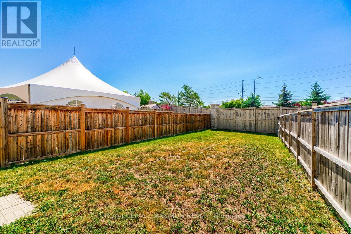 160 Gentile Circle, Vaughan, ON - Outdoor With Backyard