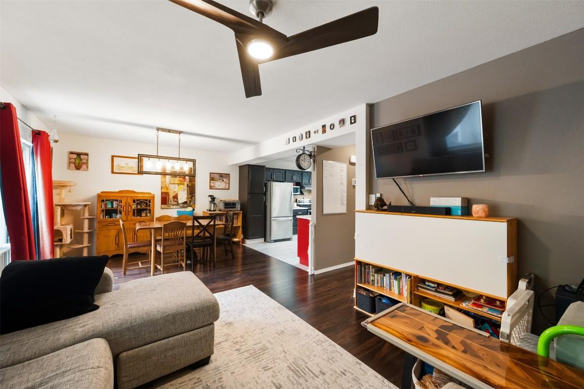9-1020 Cedar Street, Okanagan Falls, BC - Indoor Photo Showing Living Room