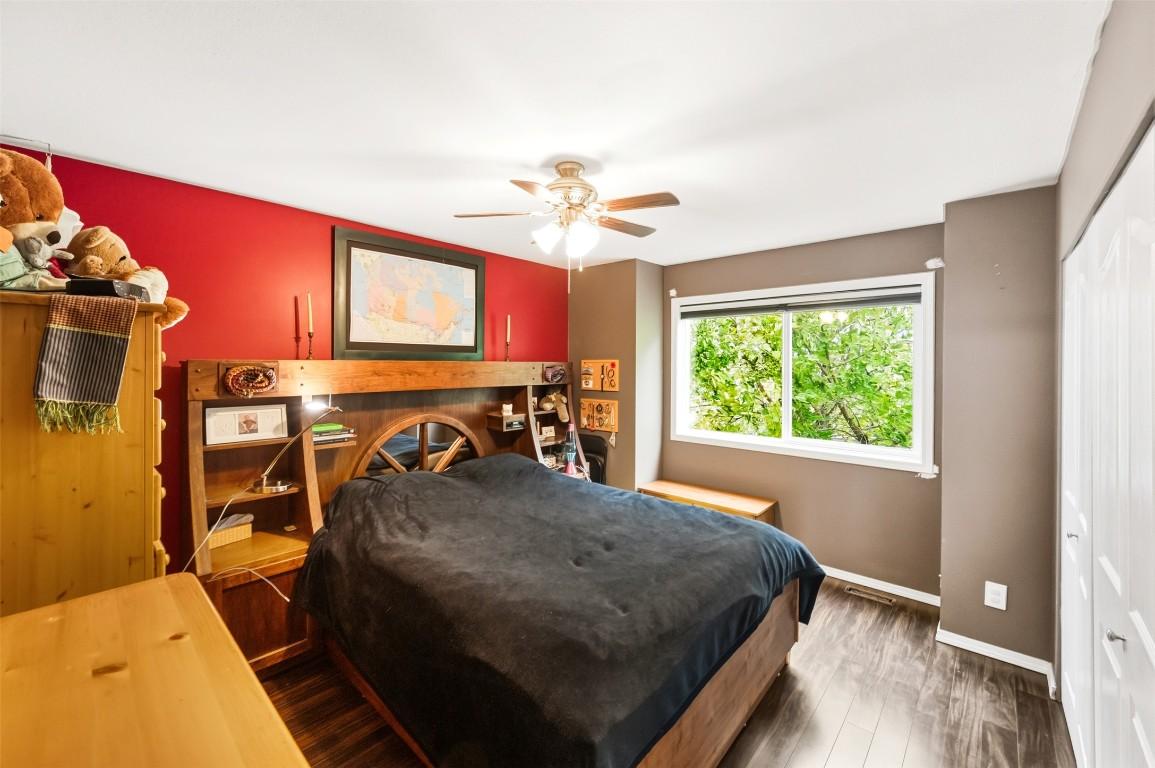 9-1020 Cedar Street, Okanagan Falls, BC - Indoor Photo Showing Bedroom