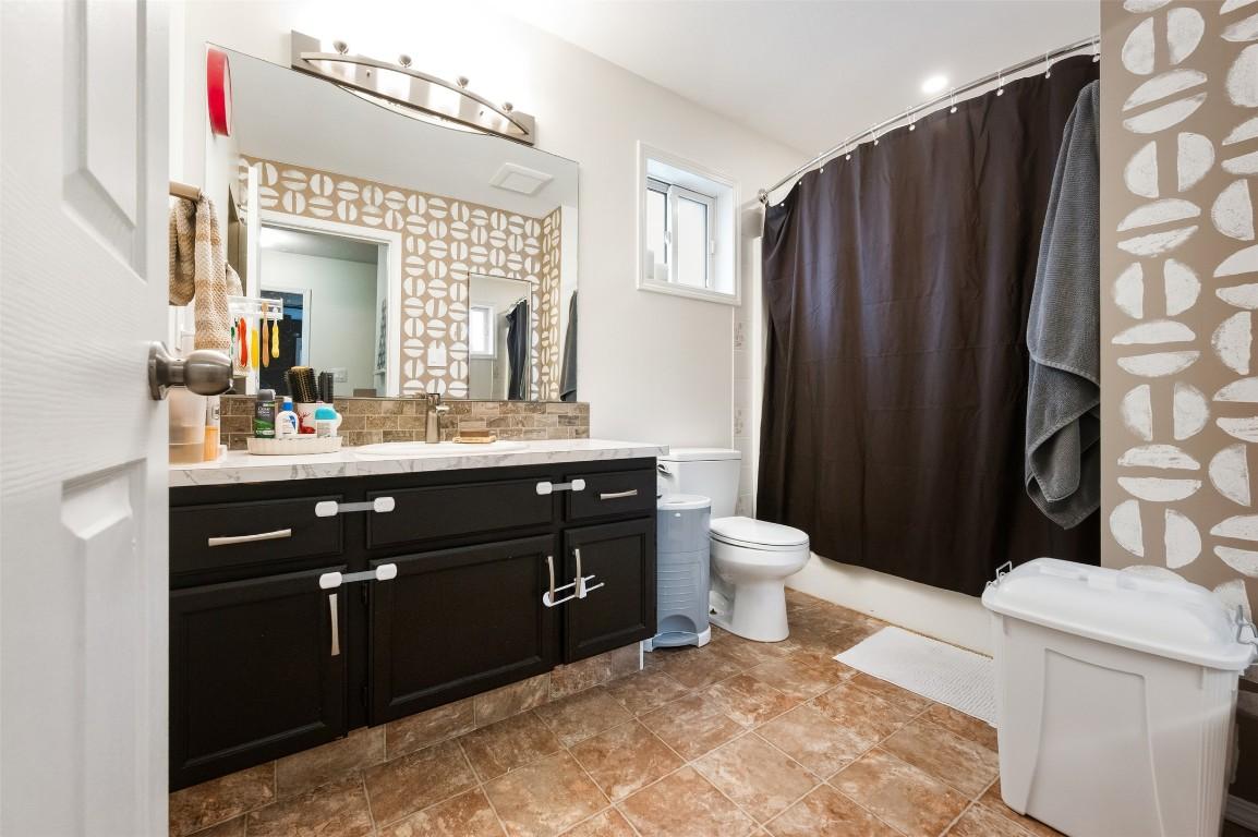 9-1020 Cedar Street, Okanagan Falls, BC - Indoor Photo Showing Bathroom