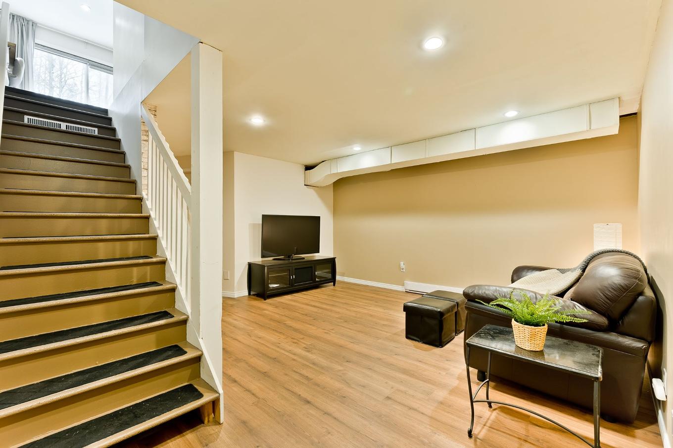 Salle familiale - 81 Rue Raymond, Magog, QC - Indoor Photo Showing Other Room