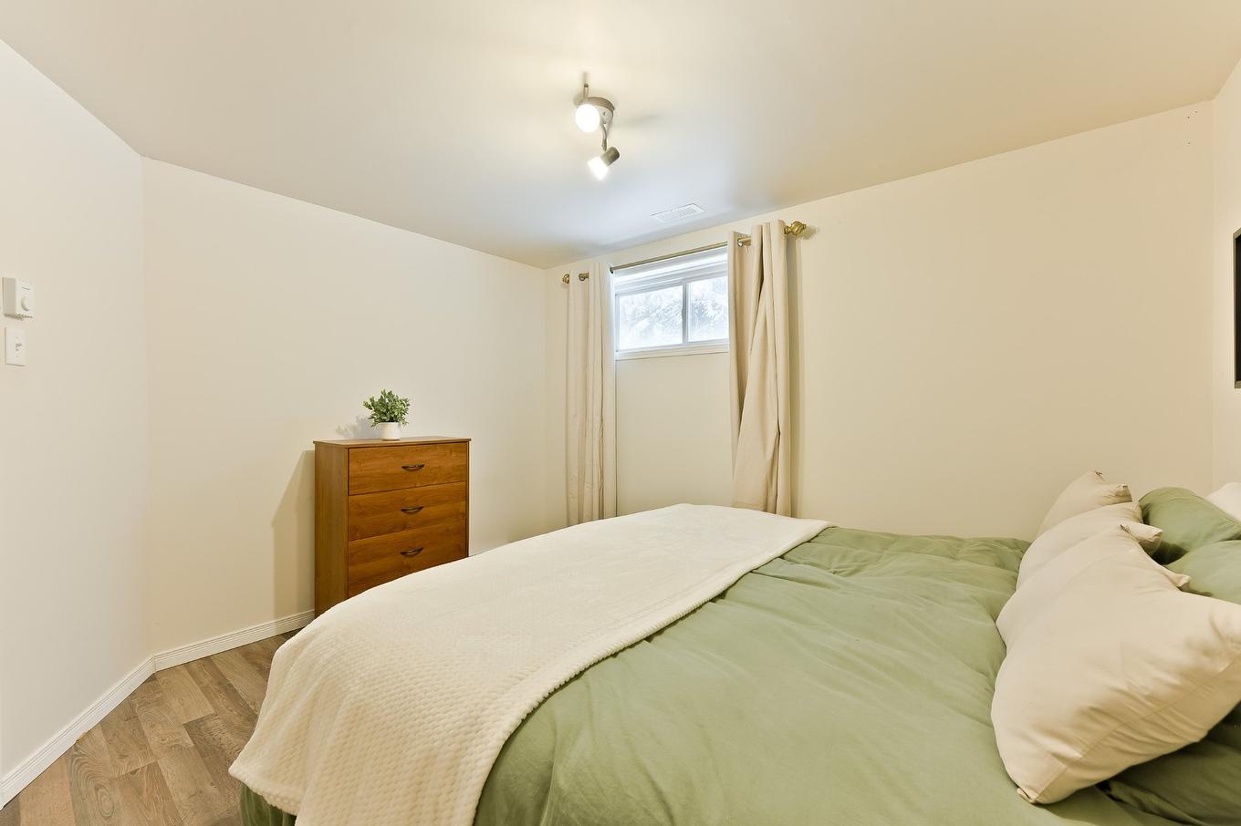 Chambre à coucher - 81 Rue Raymond, Magog, QC - Indoor Photo Showing Bedroom