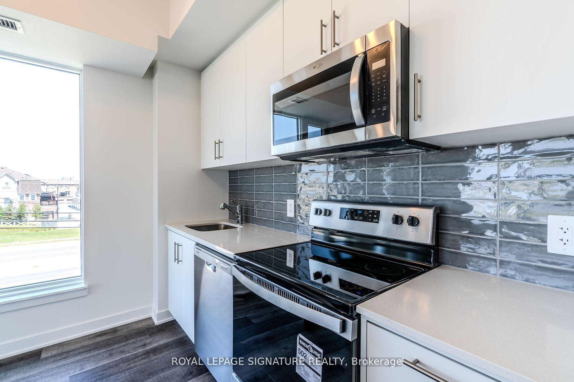 314-1440 Clarriage Court, Milton, ON - Indoor Photo Showing Kitchen With Upgraded Kitchen