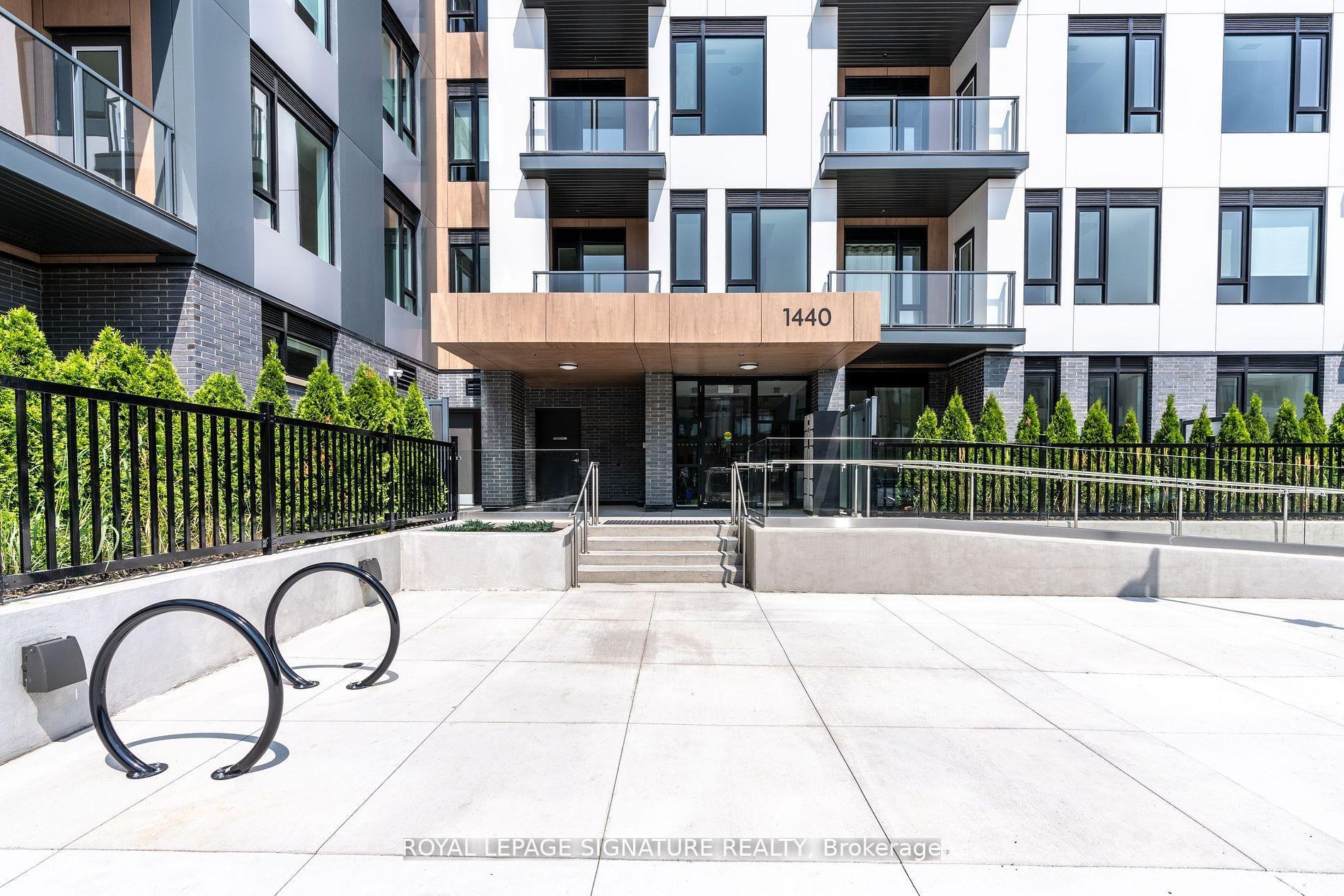 314-1440 Clarriage Court, Milton, ON - Outdoor With Balcony With Facade